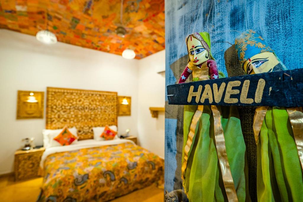 Postel nebo postele na pokoji v ubytování Garh Meera - A Sensational Boutique Hotel