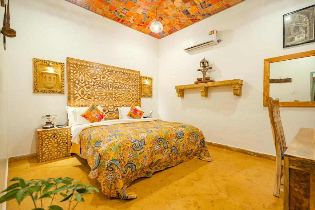 Postel nebo postele na pokoji v ubytování Garh Meera - A Sensational Boutique Hotel