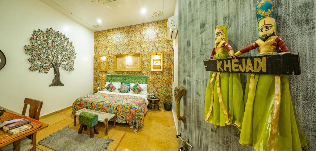 Postel nebo postele na pokoji v ubytování Garh Meera - A Sensational Boutique Hotel