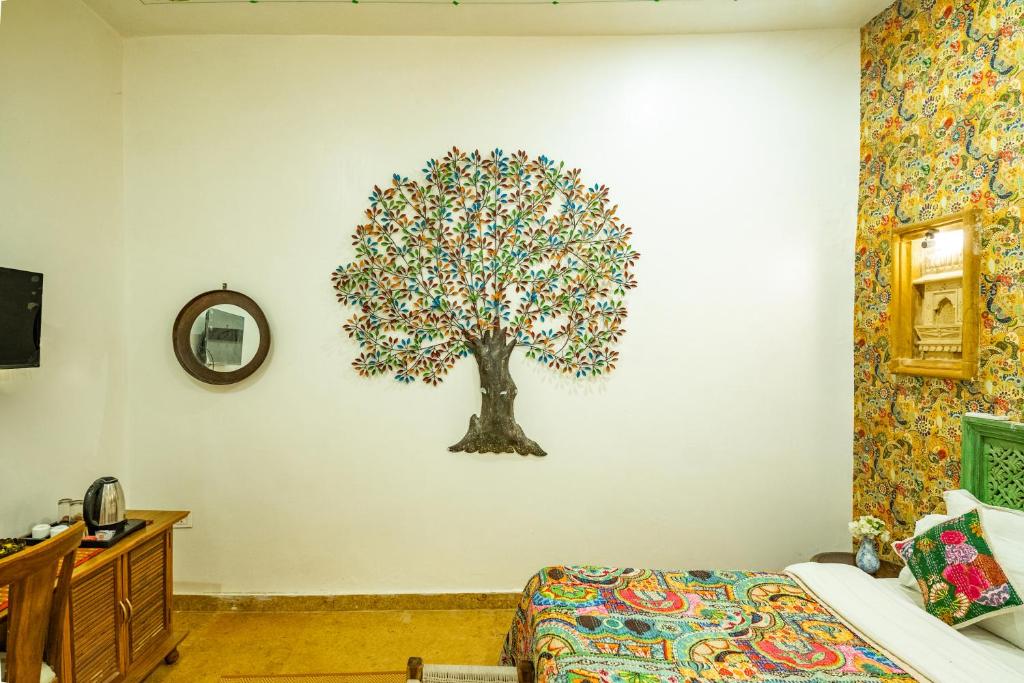 Postel nebo postele na pokoji v ubytování Garh Meera - A Sensational Boutique Hotel