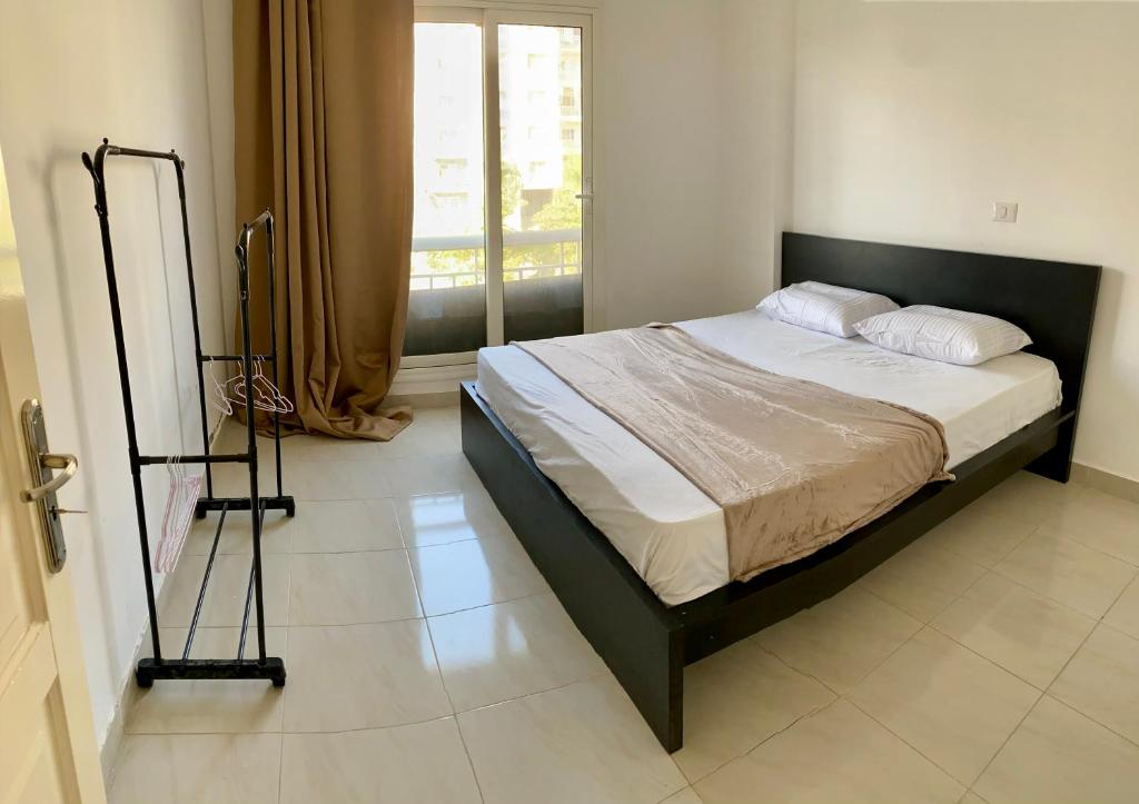 Ένα ή περισσότερα κρεβάτια σε δωμάτιο στο Garden Home with Free Wifi in Modern Cairo