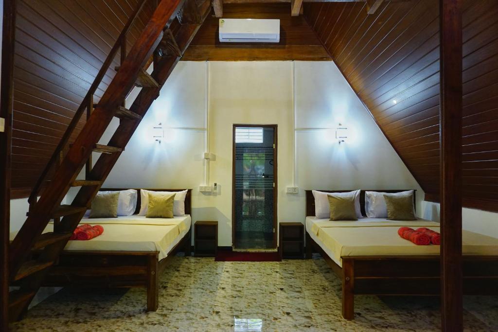 Postel nebo postele na pokoji v ubytování Sigiri Sky Home & TreeHouse