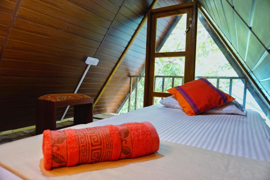 Postel nebo postele na pokoji v ubytování Sigiri Sky Home & TreeHouse
