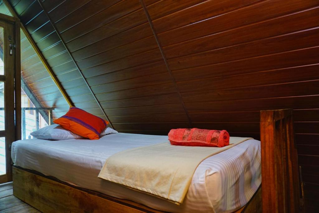 Postel nebo postele na pokoji v ubytování Sigiri Sky Home & TreeHouse