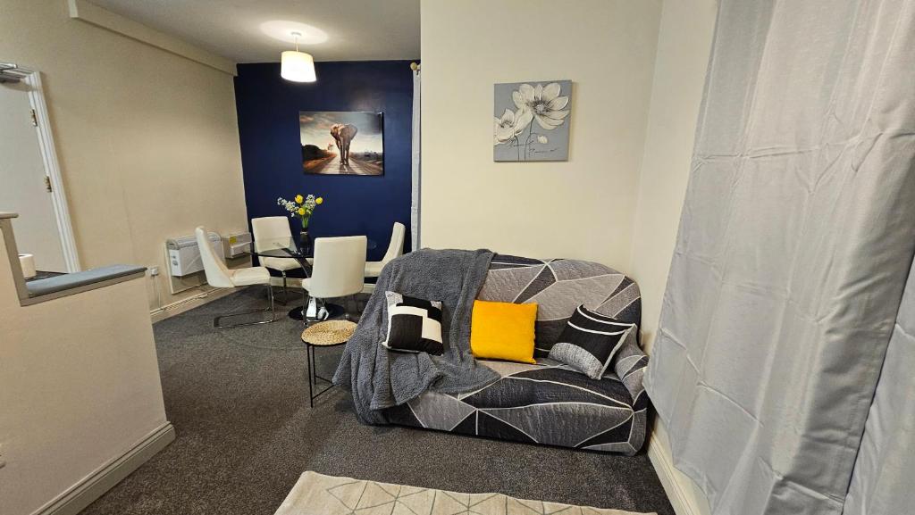 Posezení v ubytování 2 bedroom flat in Gloucester