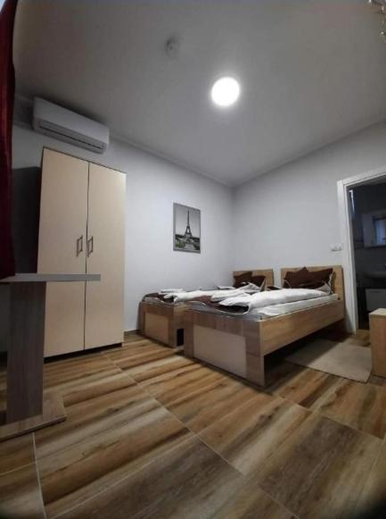 Postel nebo postele na pokoji v ubytování Vila EVROPA SOMBOR