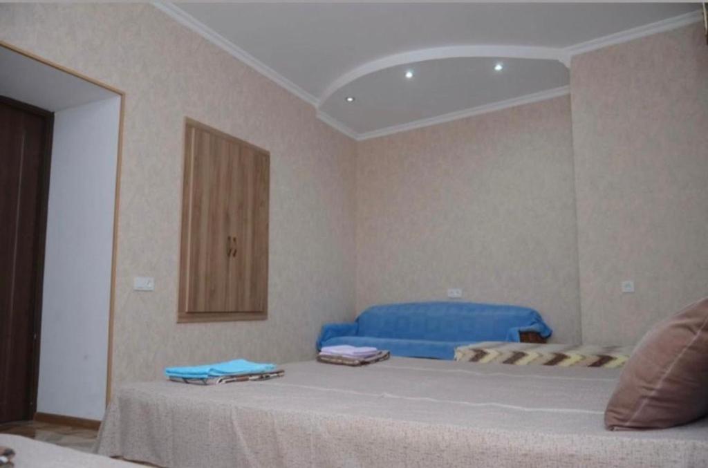 Postel nebo postele na pokoji v ubytování Kutaisi Best Guesthouse