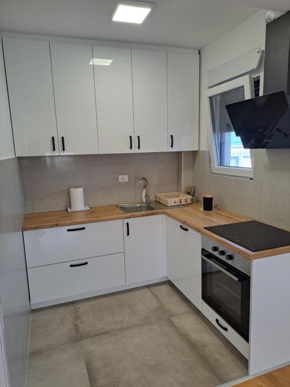 Kuchyň nebo kuchyňský kout v ubytování Apartman 1