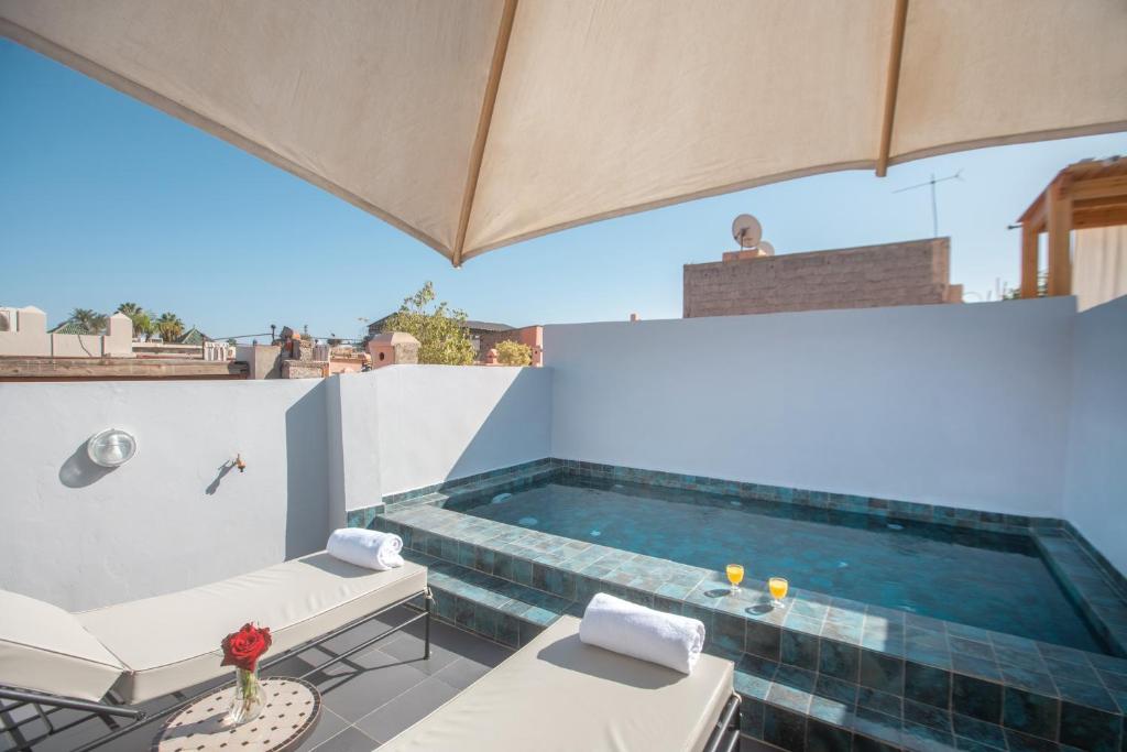 Bazén v ubytování Ryad Marrakech nebo v jeho okolí