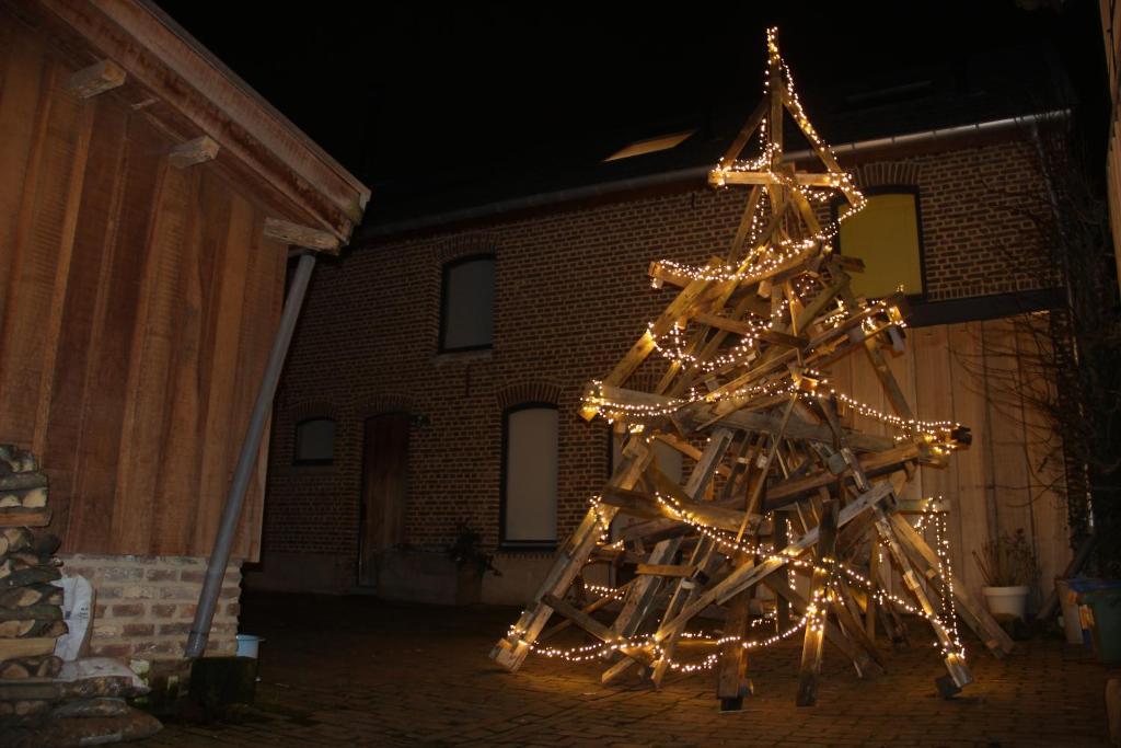 a christmas tree is decorated with lights at fantastische vakwerk boerderij nabij Maastricht in Banholt