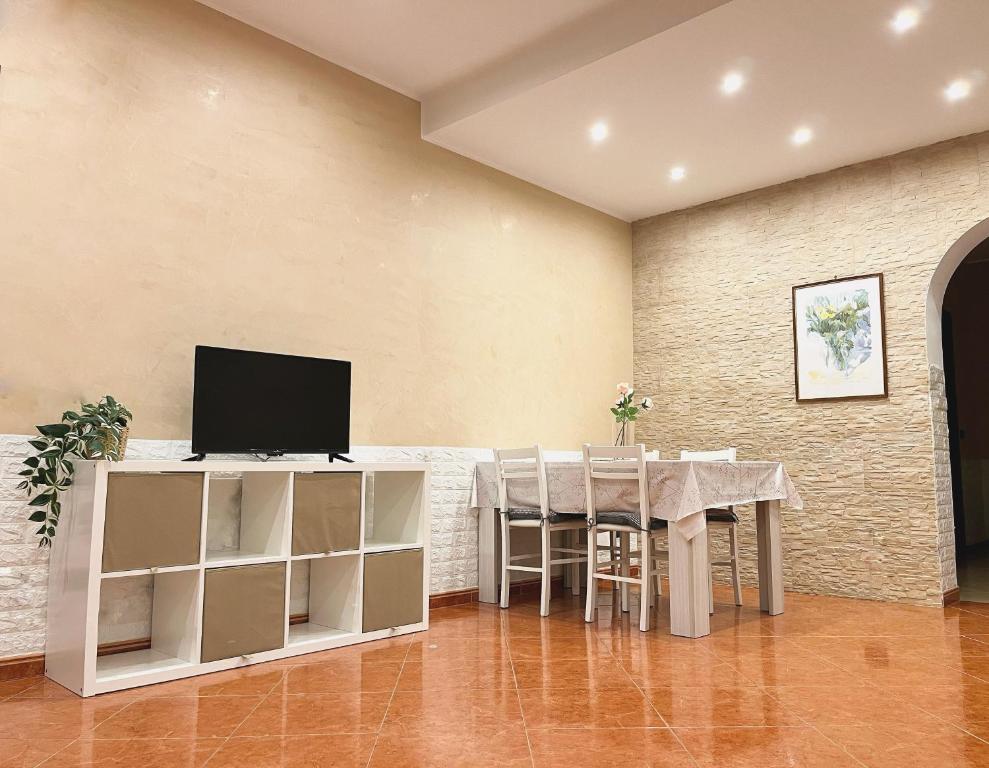 TV a/nebo společenská místnost v ubytování VILLA GIUDICE Luxury Home