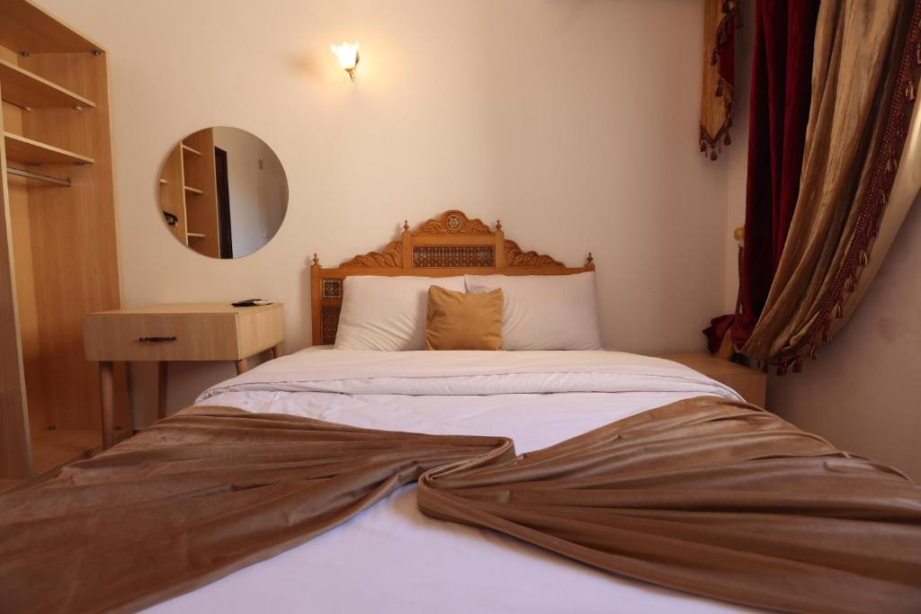 Eagles Pyramids View - 4