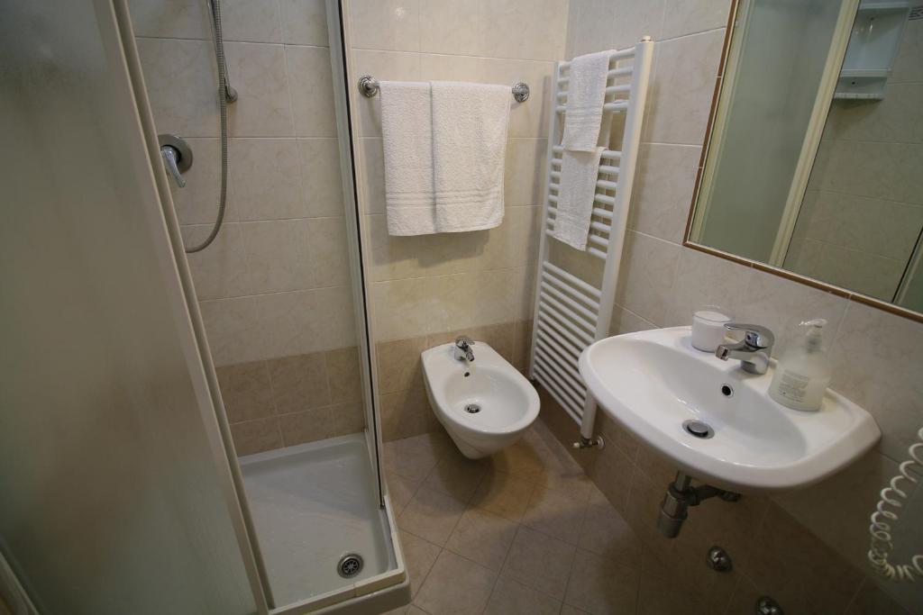 Koupelna v ubytování Conero Camere