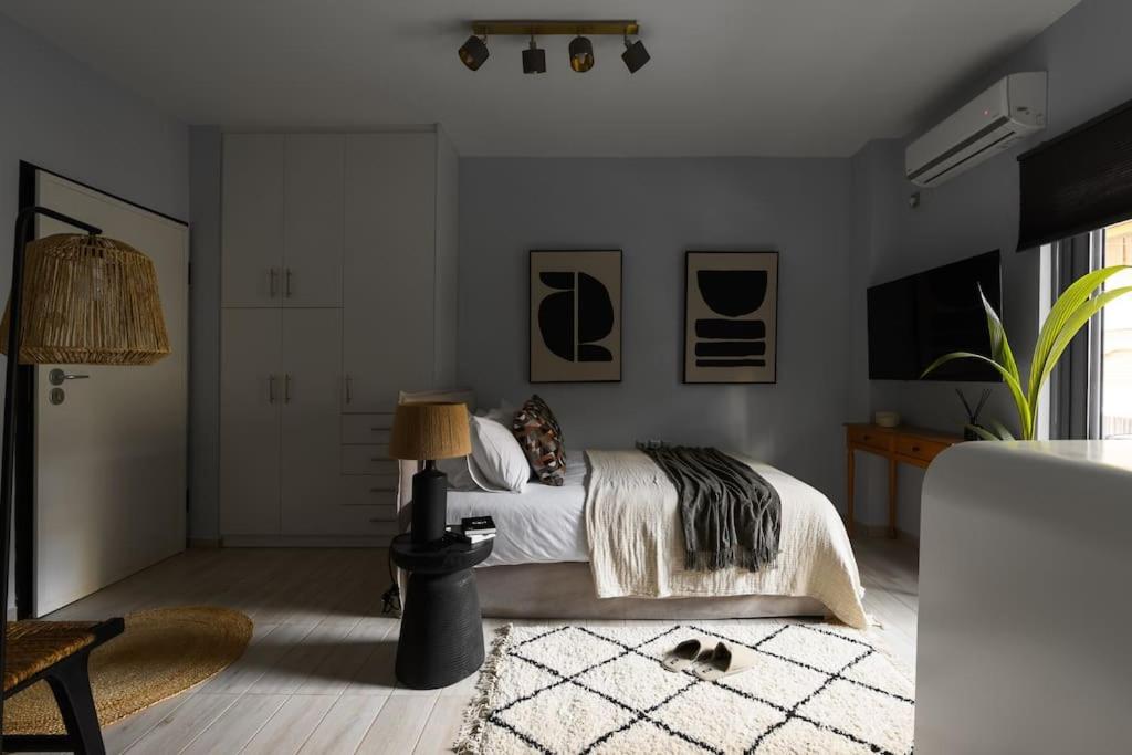 Piraeus Gem - Netflix, Nespresso and Style