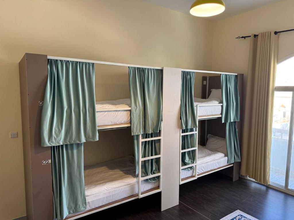Postel nebo postele na pokoji v ubytování Lunar Beach Hostel