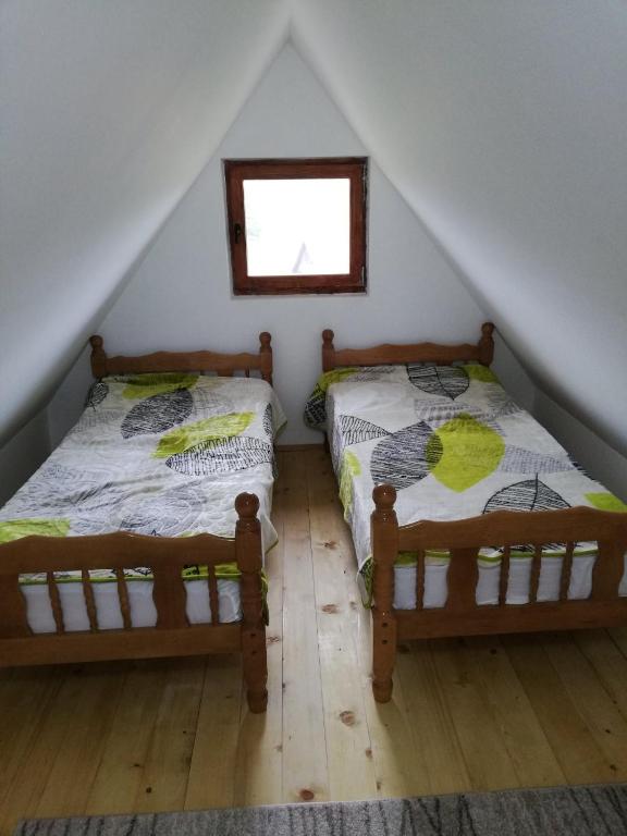 Postel nebo postele na pokoji v ubytování Golija Vikend kuća Milenković