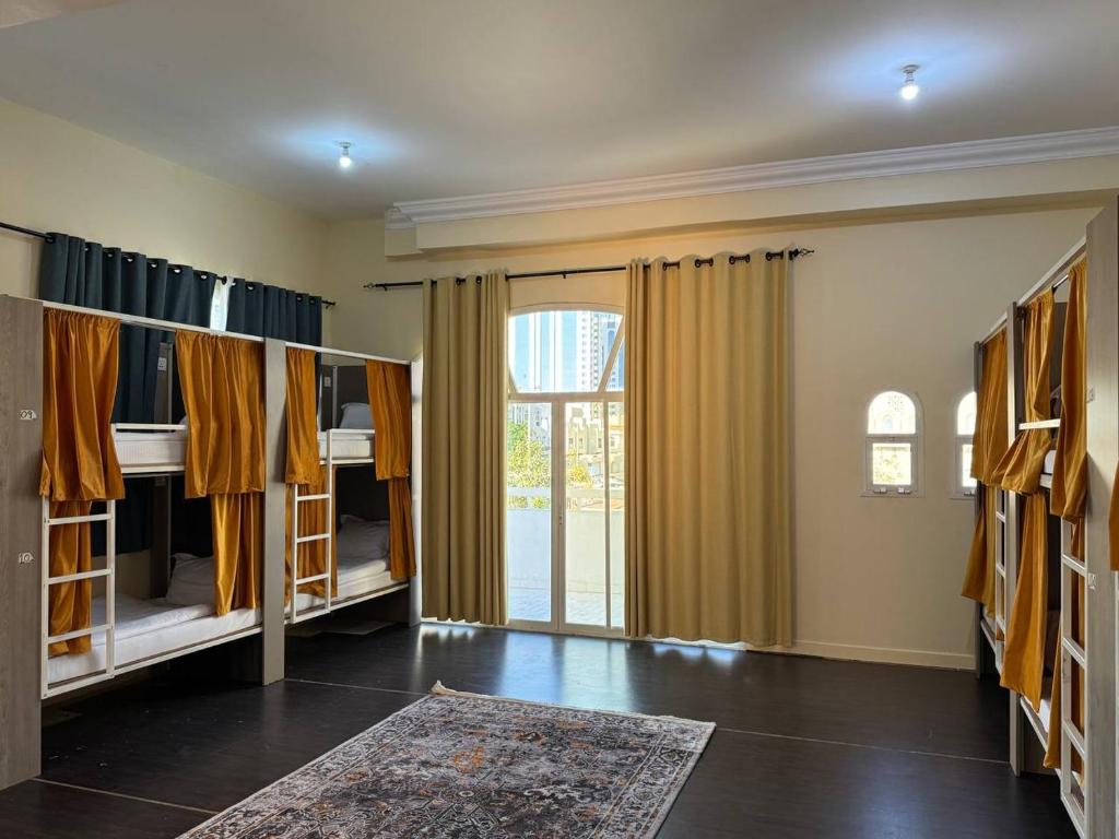 Postel nebo postele na pokoji v ubytování Lunar Beach Hostel