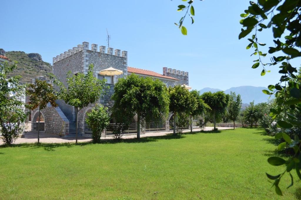 a view of the house from the garden at Nefeli Apartments in Stoupa