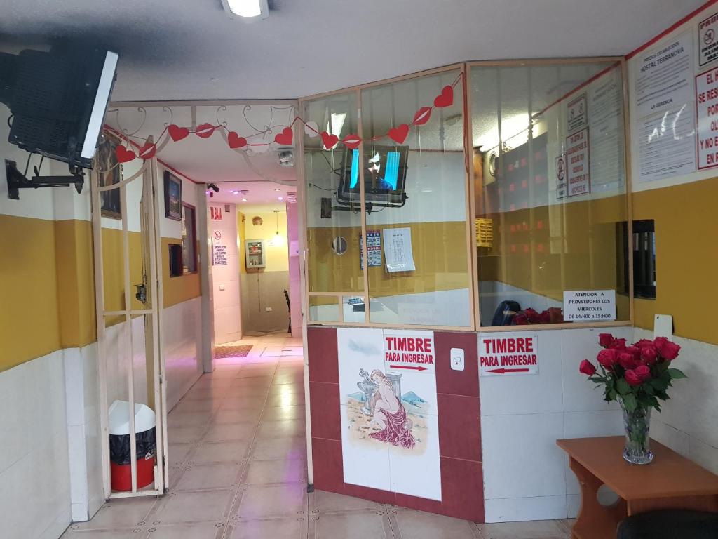 TV a/nebo společenská místnost v ubytování Hostal Terranova Quitumbe