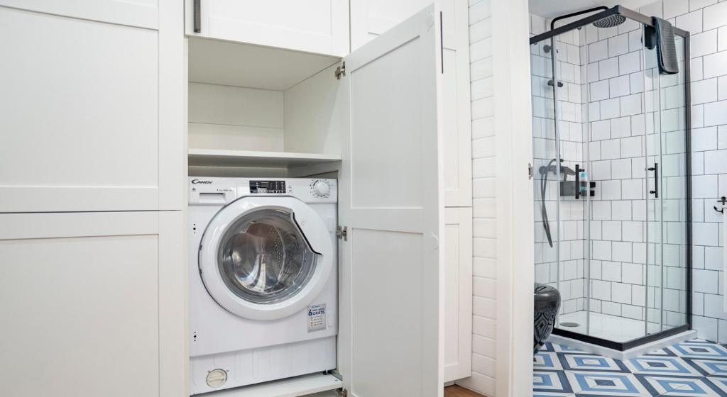 a laundry room with a washer and dryer at Parrot’s House in Lloret de Mar