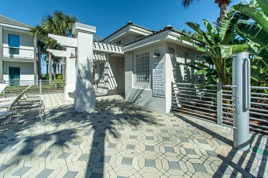 Das Gebäude in dem sich das Ferienhaus befindet