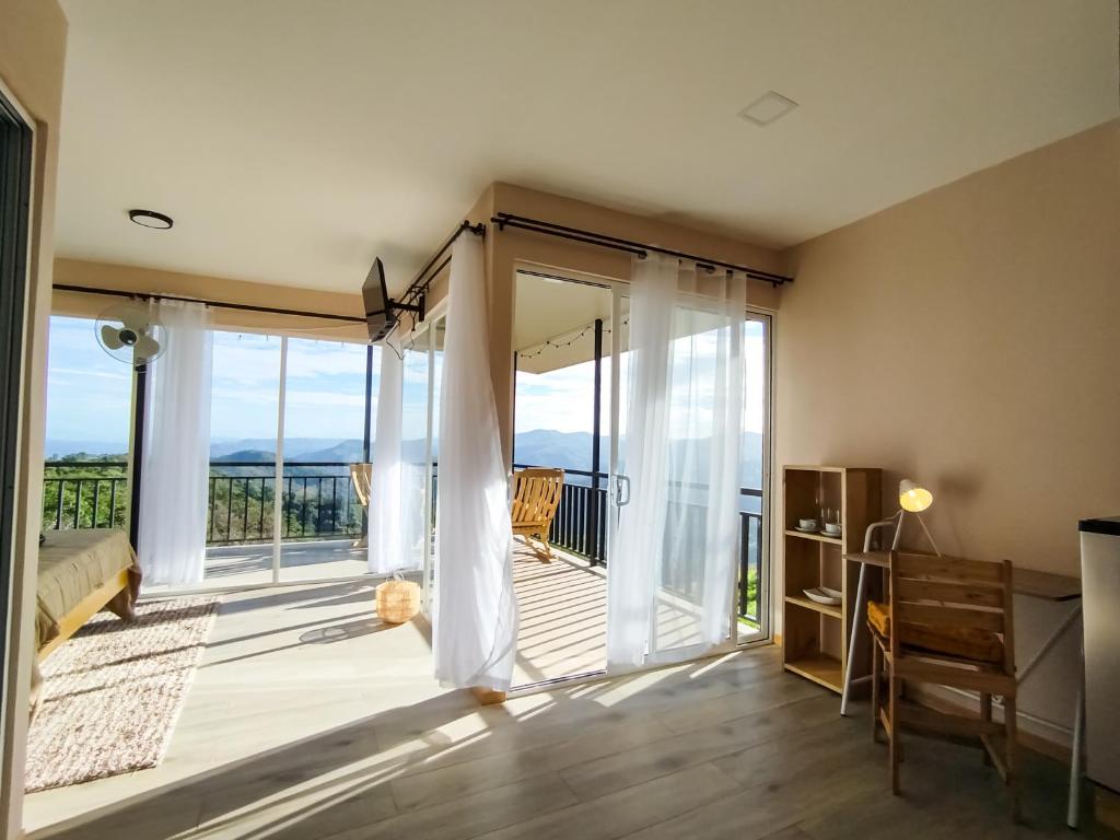 Balkón nebo terasa v ubytování Nosara Hideaway 2 - BREAKFAST INCLUDED & Mountain View Cabins