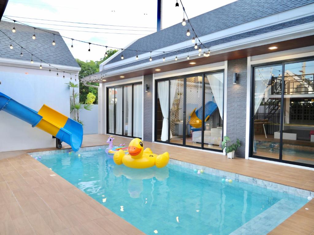 Bazén v ubytování Wonder Hills Pool Villa Pattaya 泳池别墅 nebo v jeho okolí