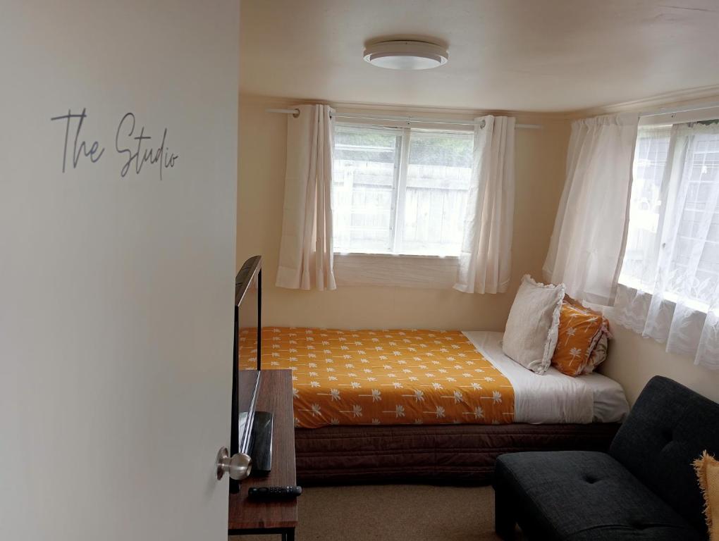 Cosy n Central Rotorua 2BR Entire House & Studio -summer only - Resim 16