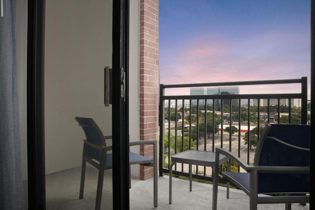 Balkón nebo terasa v ubytování Courtyard Dallas Addison Quorum Drive