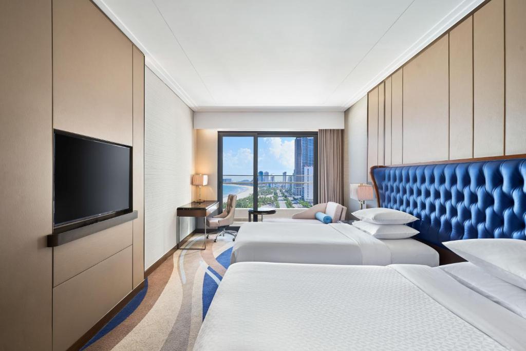 Panoramic Deluxe Twin, Guest room, 2 Twin/Single Bed(s), Partial Ocean View, High floor, Balcony, Bathtub