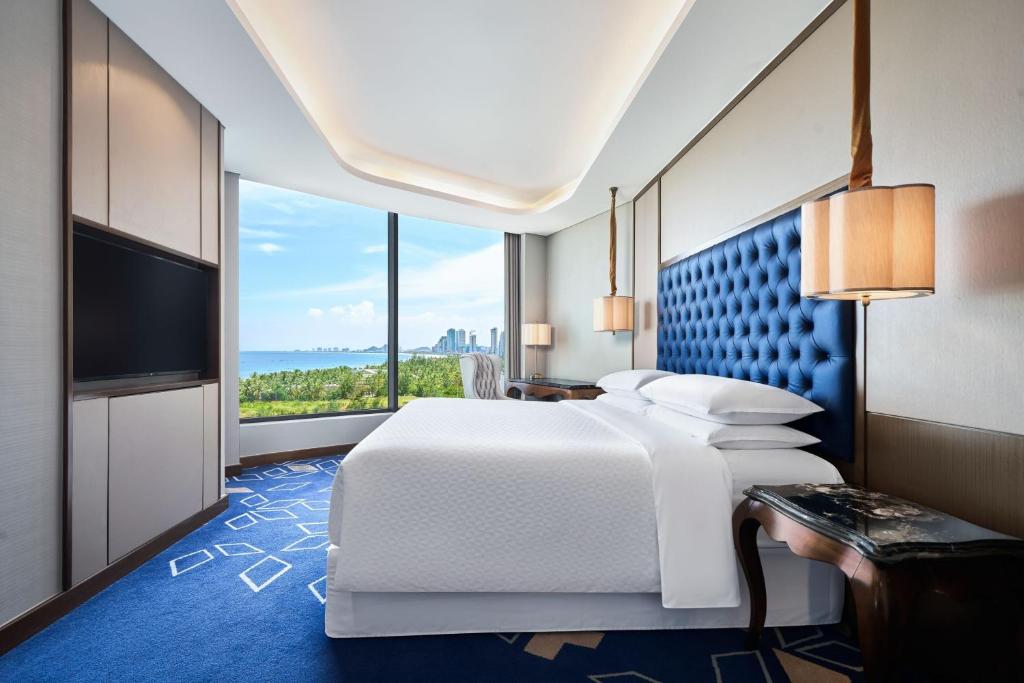Corner Suites, 1 Bedroom Suite, 1 King, Ocean view, Balcony, Bathtub