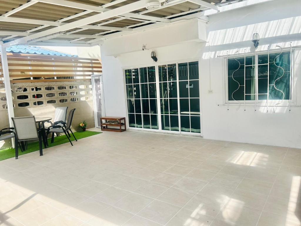 Fotografie z fotogalerie ubytování 93 House v destinaci Ban Bang Toei (1)