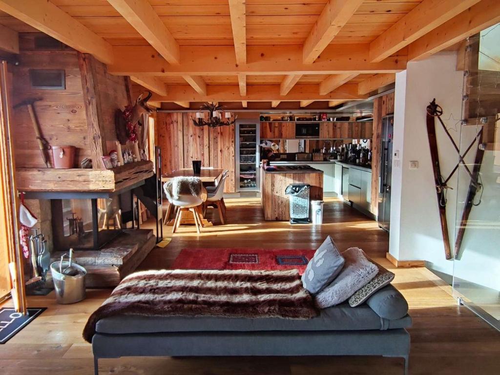 Posezení v ubytování Chalet Haut de Gamme, 5 Chambres, Terrasse, Cheminée - FR-1-292-219