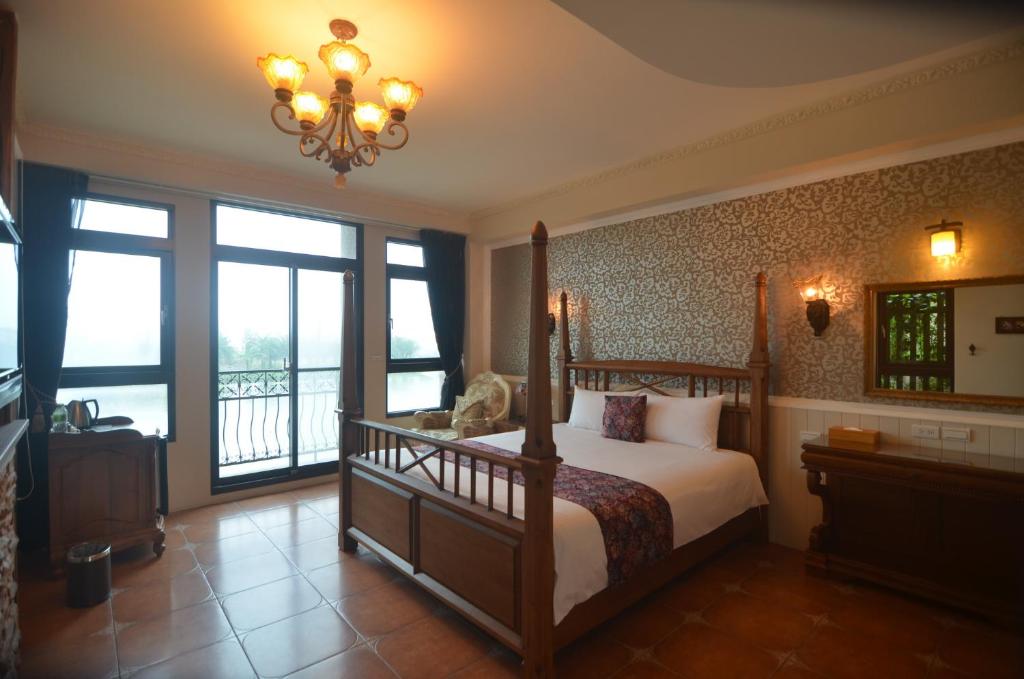 a bedroom with a bed and a chandelier at Full Sweet Inn in Wujie