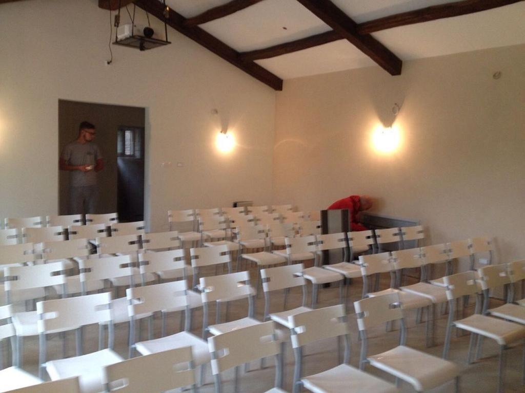 Zaplecze biznesowe lub konferencyjne w obiekcie Villa Poropati, Grožnjan, Istria - Luxury Countryside Estate for up to 19 persons - Large pool of 80m2 with kids section