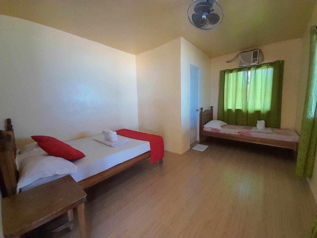 Postel nebo postele na pokoji v ubytování Dandal Bay View Inn