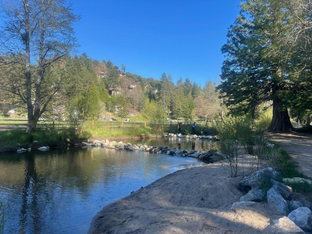 Foto dalla galleria di Mountain Lakehouse a Crestline