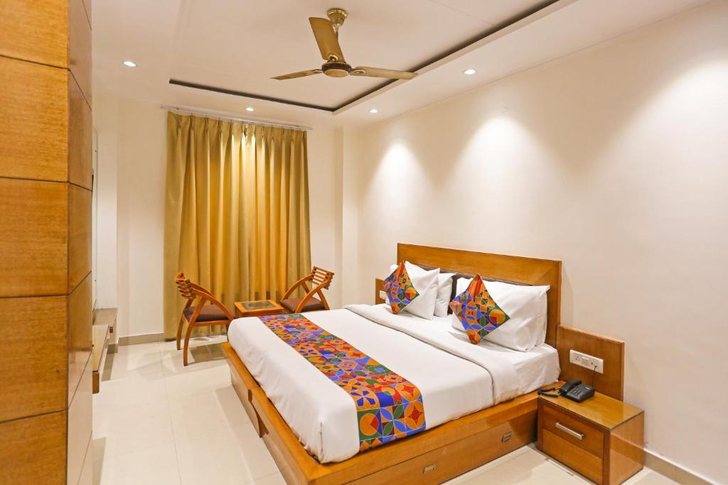 Postel nebo postele na pokoji v ubytování Hotel Fortuner, Karol Bagh, New Delhi