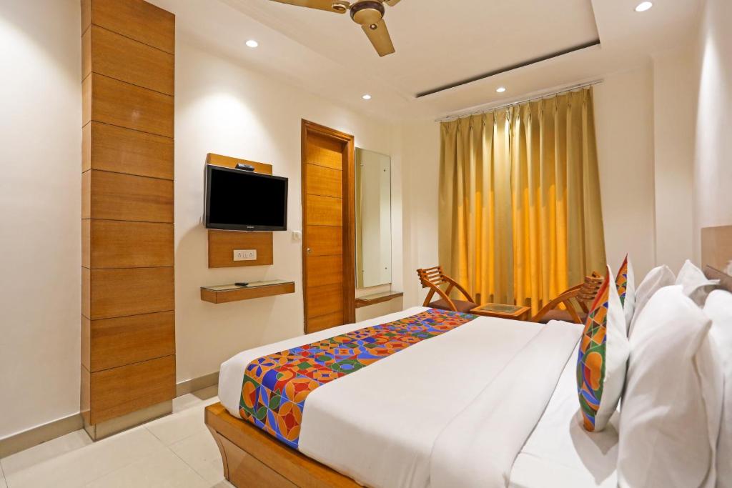 Postel nebo postele na pokoji v ubytování Hotel Fortuner, Karol Bagh, New Delhi