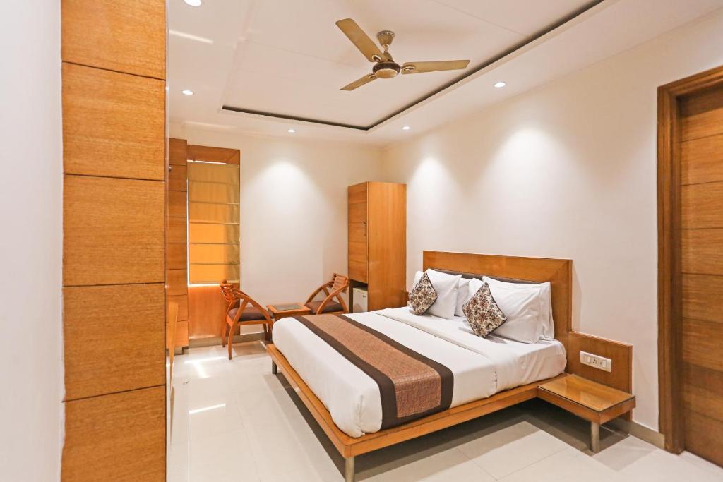 Postel nebo postele na pokoji v ubytování Hotel Fortuner, Karol Bagh, New Delhi