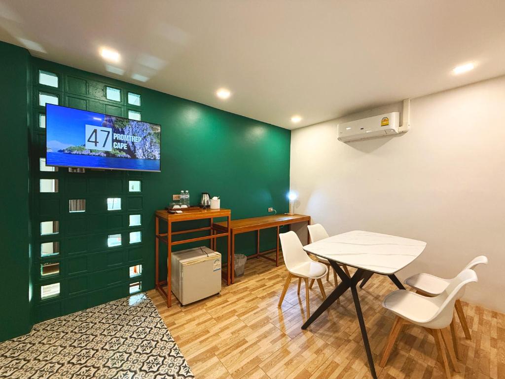 Plernpetch Hotel - 16