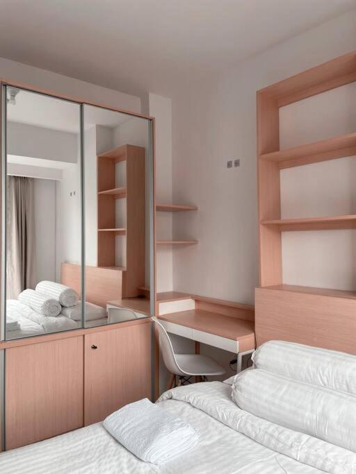 a bedroom with two beds and a desk and a mirror at Bangulbobo 2br tower Ishikawa in Sungaitahang