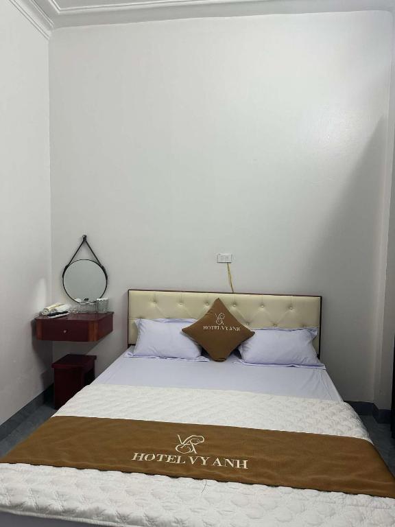 En eller flere senge i et værelse på Vy Anh Hotel