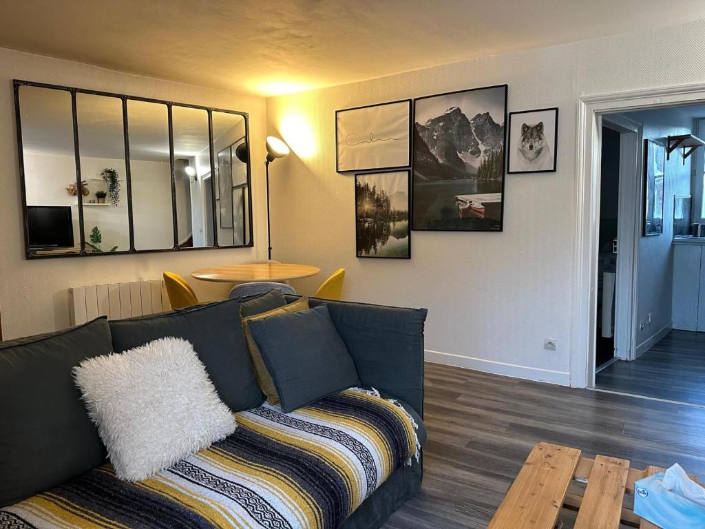 a living room with a couch and a table at Spacieux T3 à Brie-Comte-Robert in Brie-Comte-Robert