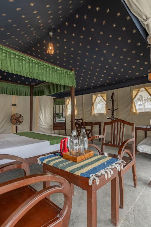 Posezení v ubytování Dera Baghdarrah Nature Retreat Udaipur