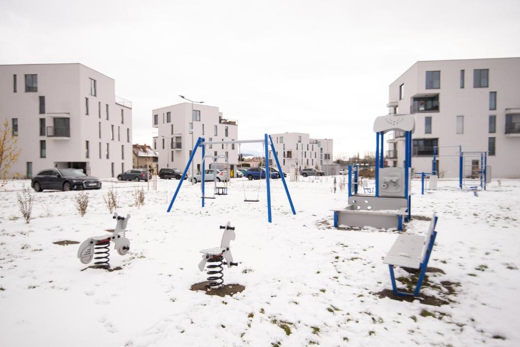 New Cosy Apartment, close to TATRALANDIA and JASNA, parking v zimě