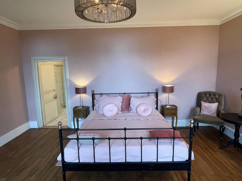 Chateau du Grand Lucay - Deluxe King Room