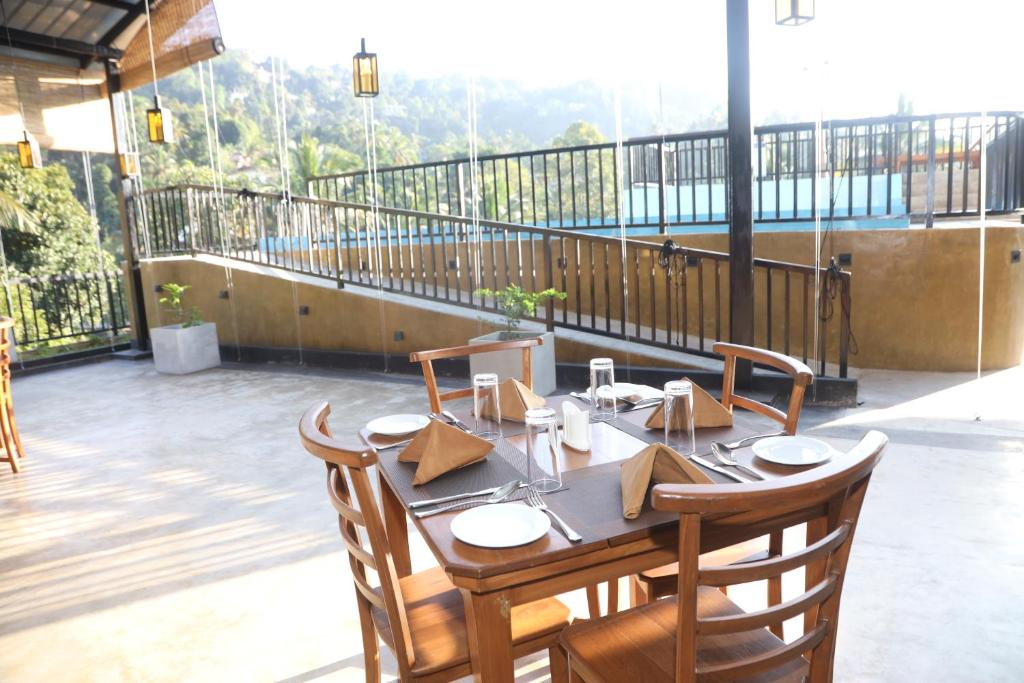 Balkón nebo terasa v ubytování Ceylon Ayu Resort Kandy