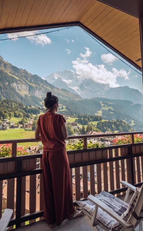 Nespecifikovaný výhled na hory nebo výhled na hory při pohledu z hotelu