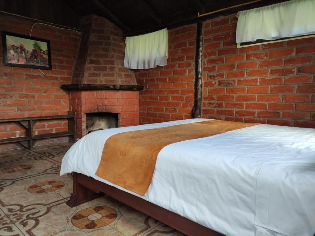 Postel nebo postele na pokoji v ubytování Hostería Las Orquídeas